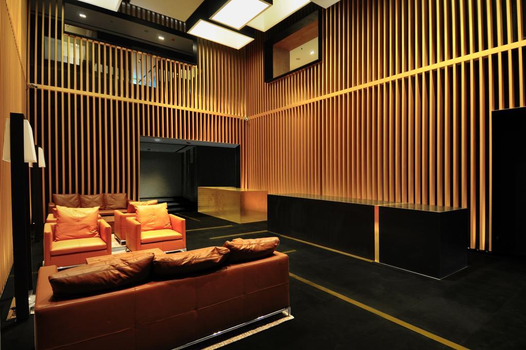 G Hotel Kelawai Tanjung Tokong Екстер'єр фото The interior of a private suite at the club