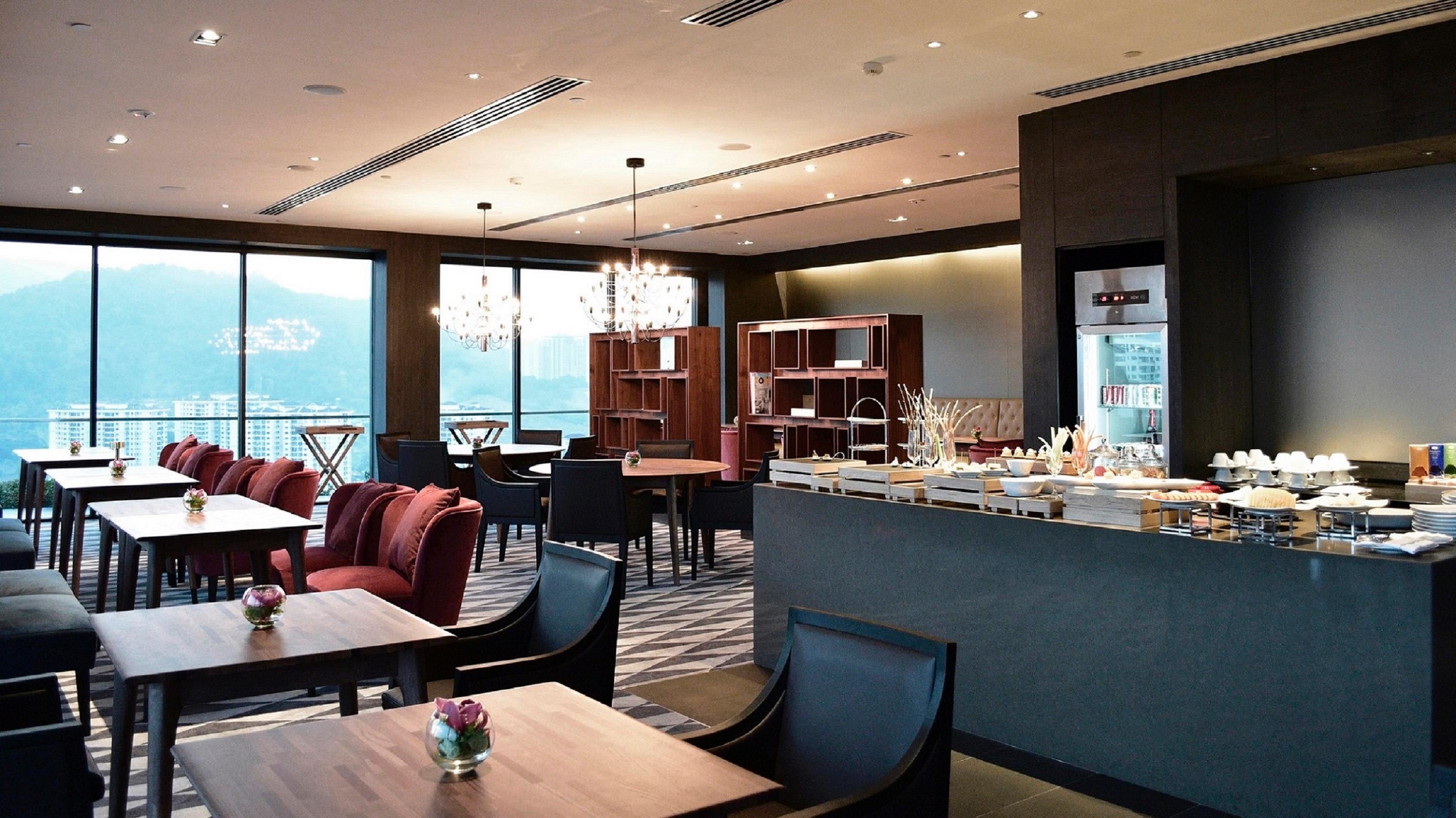 G Hotel Kelawai Tanjung Tokong Екстер'єр фото The Club lounge at Hong Kong International Airport