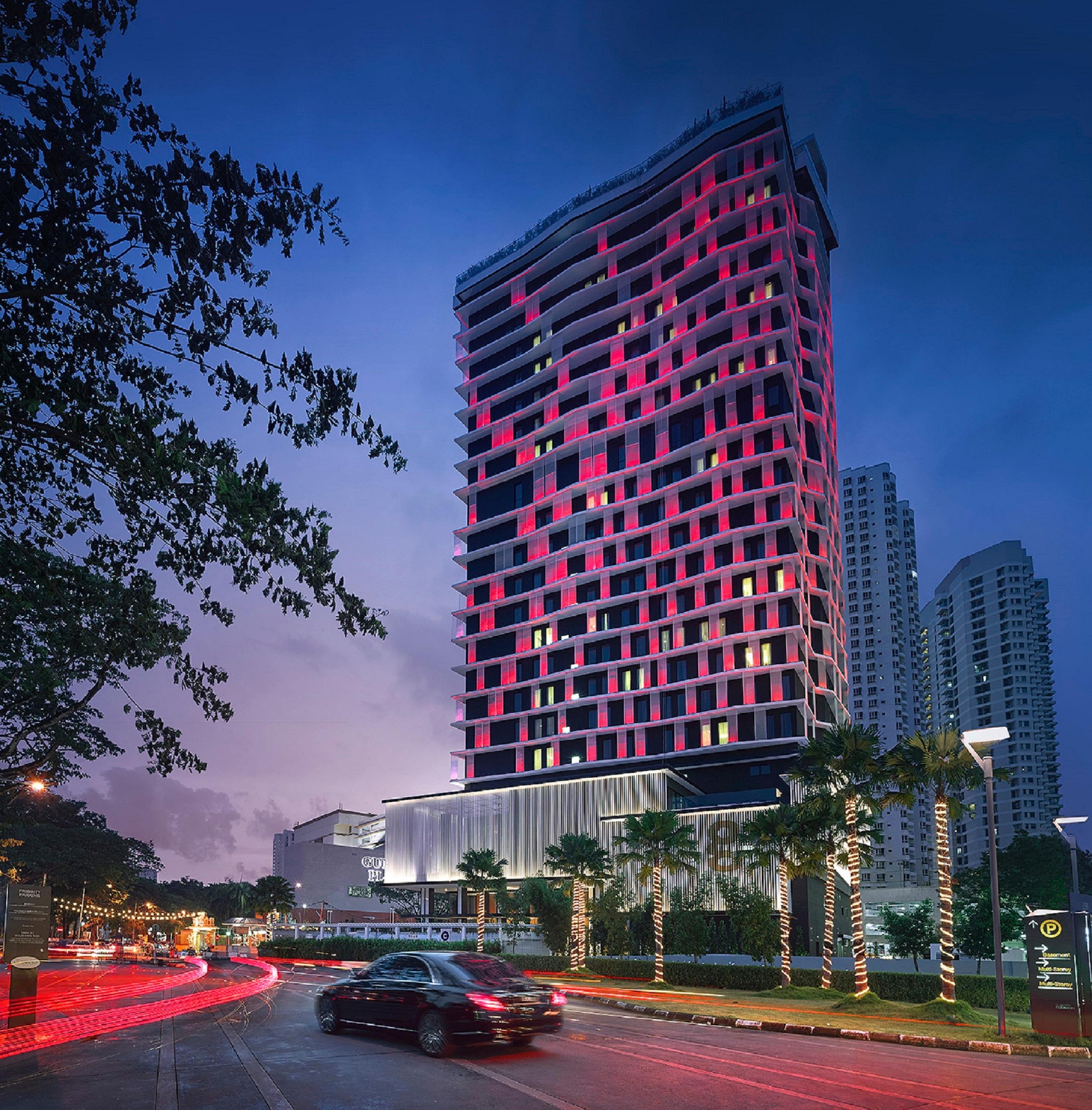G Hotel Kelawai Tanjung Tokong Екстер'єр фото The hotel at night