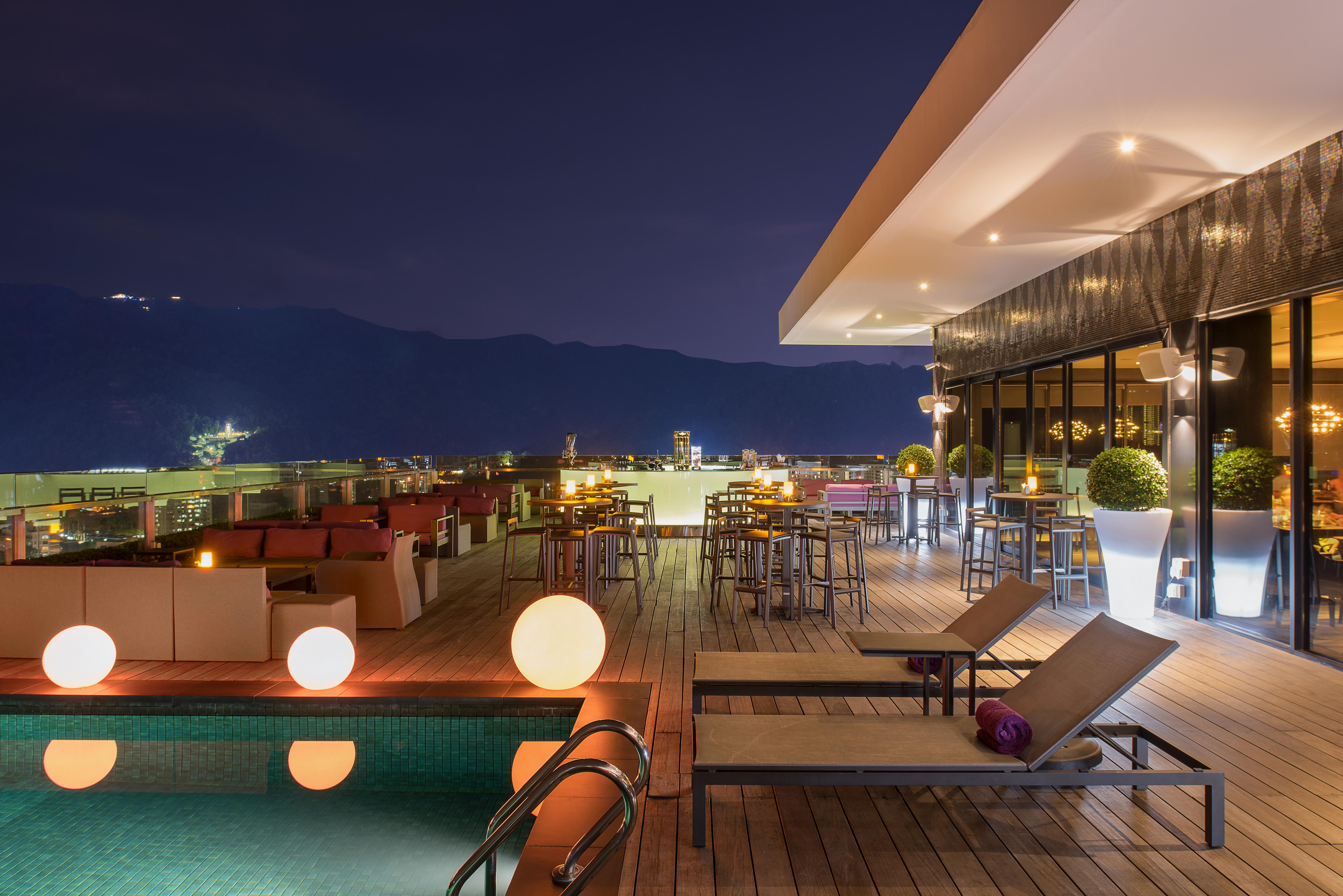 G Hotel Kelawai Tanjung Tokong Екстер'єр фото Skyline Rooftop