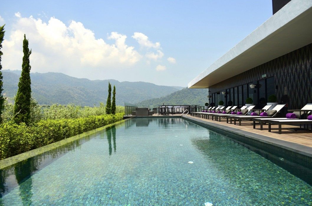G Hotel Kelawai Tanjung Tokong Екстер'єр фото The swimming pool at the hotel