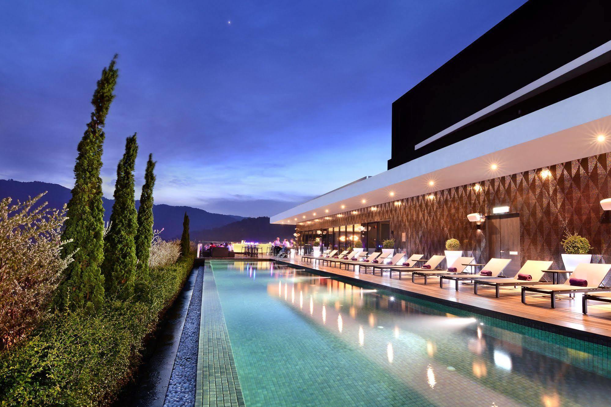G Hotel Kelawai Tanjung Tokong Екстер'єр фото The swimming pool at the hotel